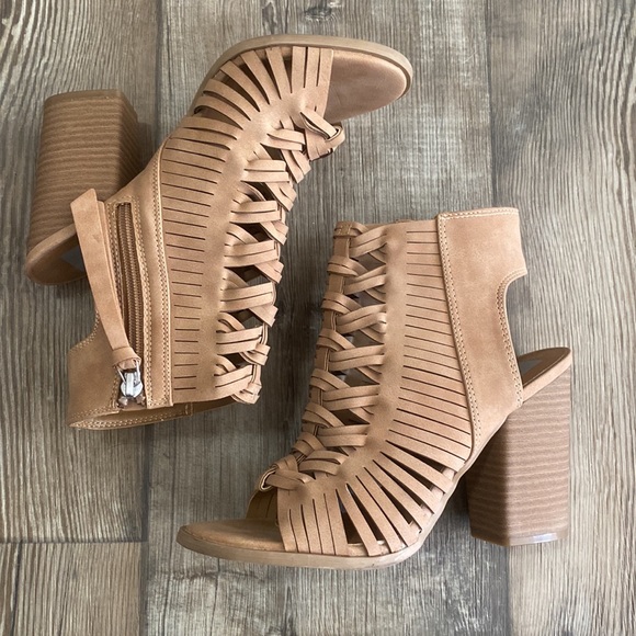 DV by Dolce Vida Nude Heels - Picture 5 of 9